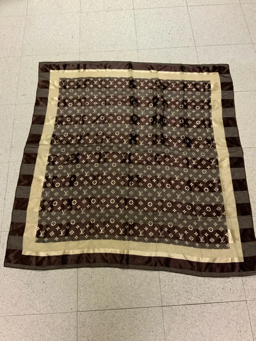 LV silk scarf.  Barely used. Dimensions 38.5”X38.5”. Reasonable offers pls. - Picture 2 of 6